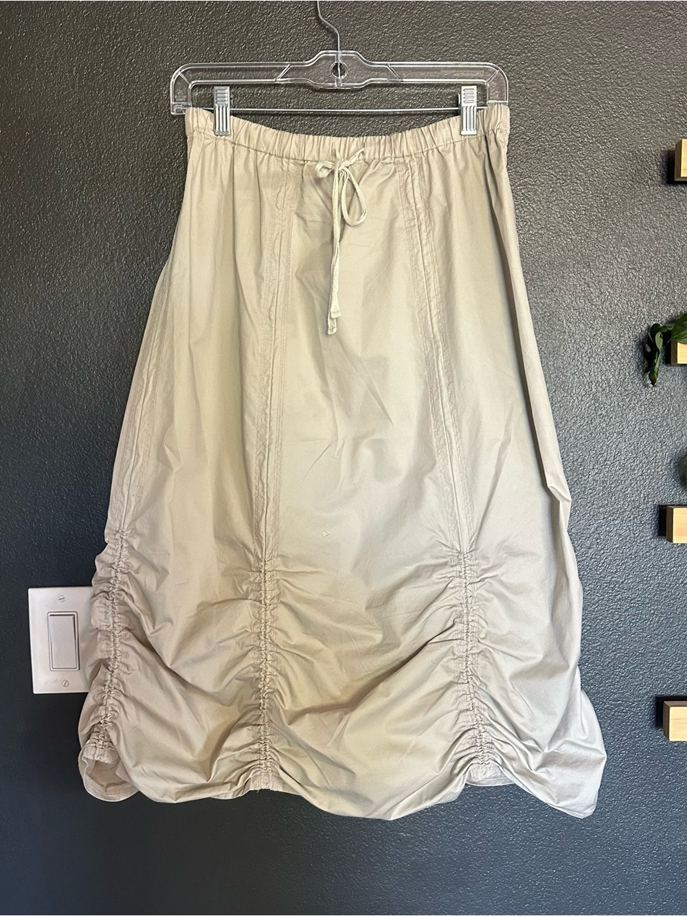 NICO Nomadic Traders Ruched Midi Skirt
Size 10 - Picture 5 of 7